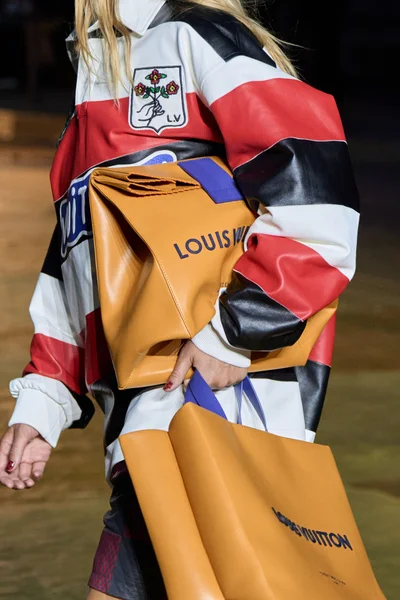 Look 60